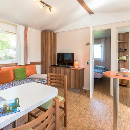 Tonis Huette * Hohenfels (Baden-Wurttemberg)