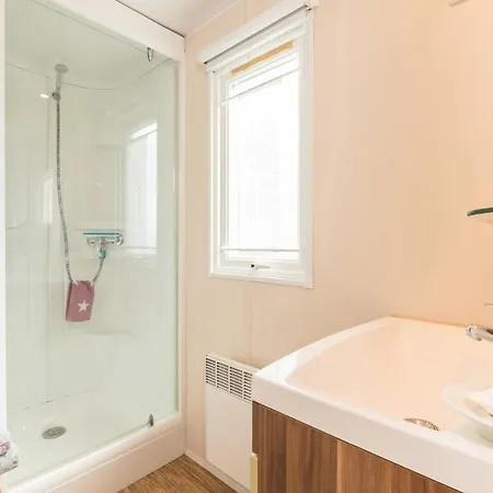 Daire Tonis Huette *